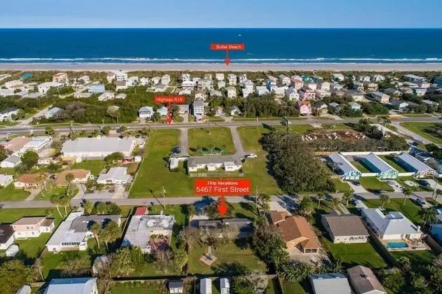 Ev (Windswept Beach House)