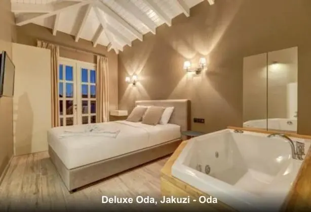 Junior Oda, Köy Manzaralı, Jakuzili