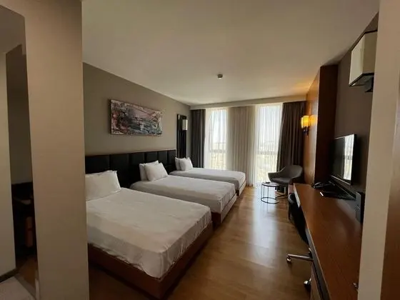 Üç Kişilik Oda, Şehir Manzaralı