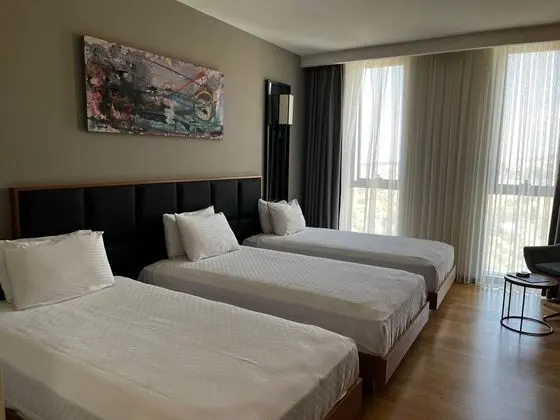 Üç Kişilik Oda, Şehir Manzaralı
