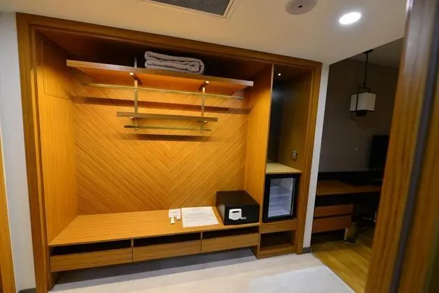 Üç Kişilik Oda, Şehir Manzaralı