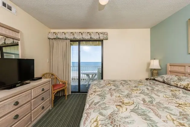3 Bedroom, 3 Bathroom, Oceanfront Condo