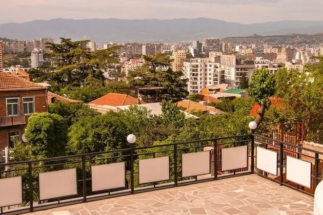 Standard Apart Daire, Bahçe Manzaralı