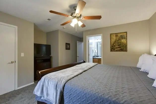 Daire (Wine Cellar - Walk-out - REMODELED - )