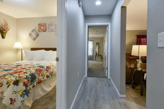 Daire (Wine Cellar - Walk-out - REMODELED - )