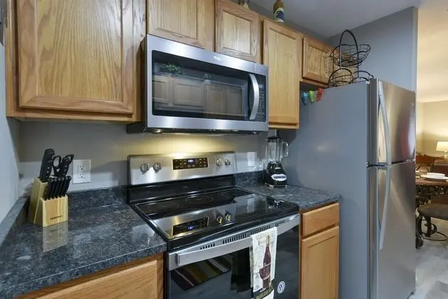 Daire (Wine Cellar - Walk-out - REMODELED - )