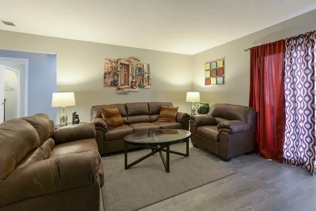 Daire (Wine Cellar - Walk-out - REMODELED - )