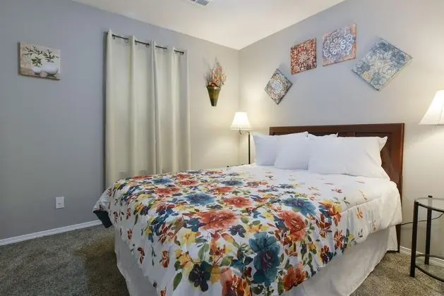 Daire (Wine Cellar - Walk-out - REMODELED - )
