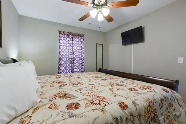 Daire (Wine Cellar - Walk-out - REMODELED - )