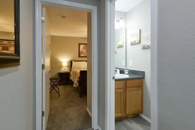 Daire (Wine Cellar - Walk-out - REMODELED - )