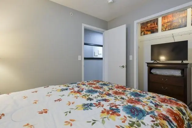 Daire (Wine Cellar - Walk-out - REMODELED - )
