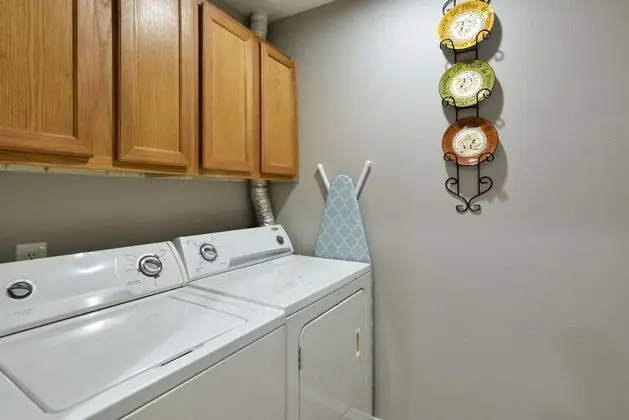 Daire (Wine Cellar - Walk-out - REMODELED - )