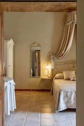 Deluxe Tek Büyük Yataklı Oda, Özel Banyo, Bahçe Manzaralı