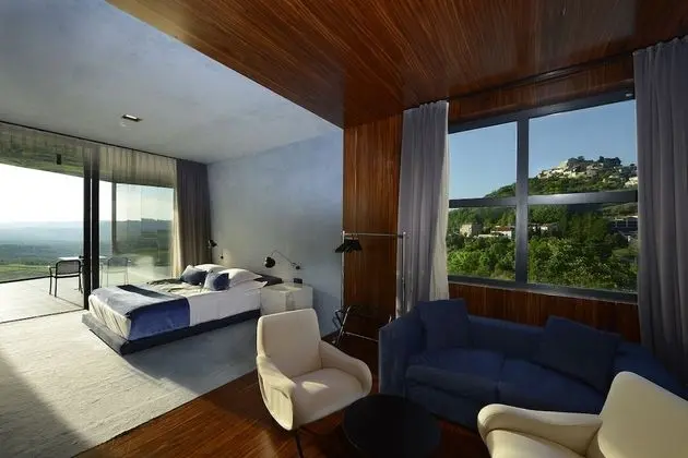 ROX SUITE