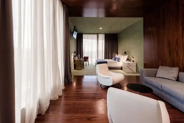 ROX SUITE