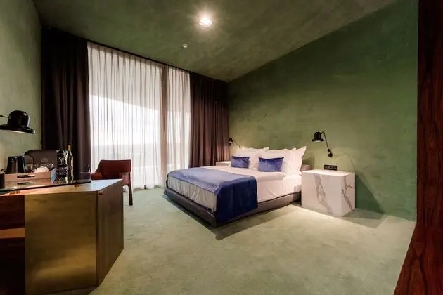 ROX SUITE