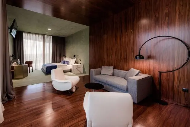 ROX SUITE