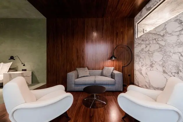 ROX SUITE