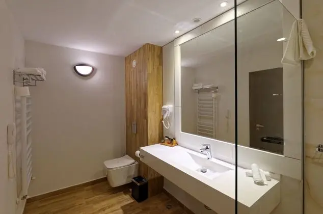 Comfort Double or Twin Room (2 adults and 2 children)