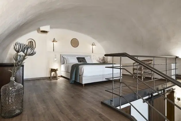 King suite with indoor plunge pool