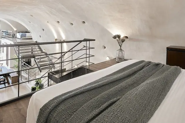 King suite with indoor plunge pool