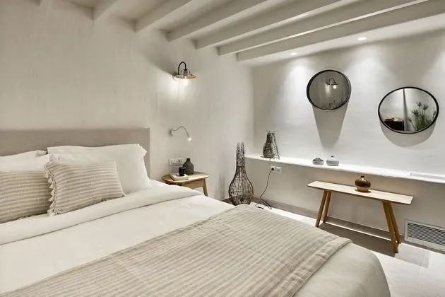 King suite with indoor plunge pool