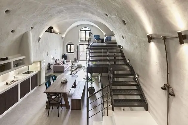 King suite with indoor plunge pool