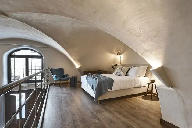King suite with indoor plunge pool