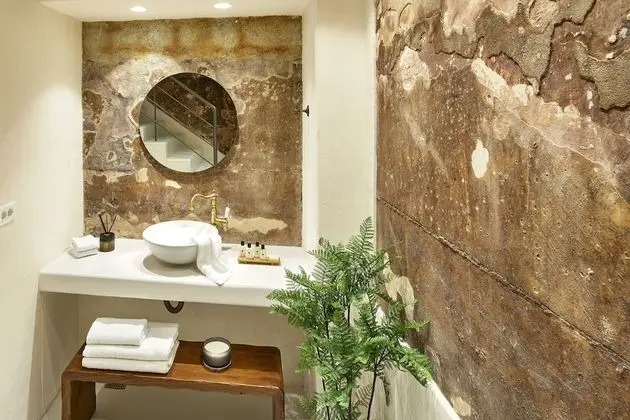 King suite with indoor plunge pool