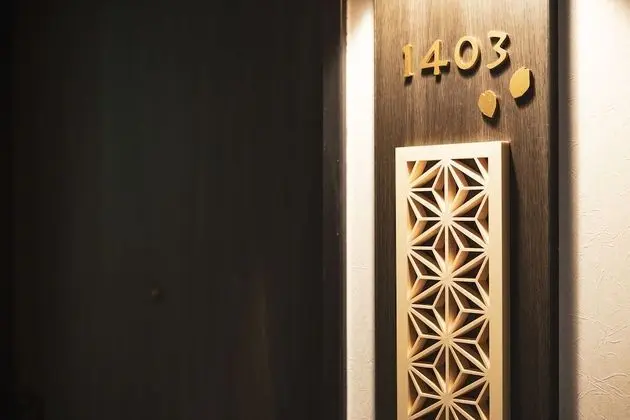 Üç Kişilik Oda, Sigara İçilmez (Sakura, Top Floor)