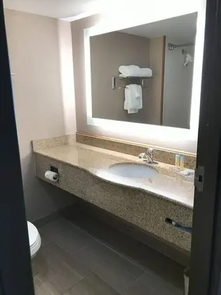 Standard Oda, 2 Büyük (Queen) Boy Yatak, Buzdolabı ve Mikrodalga