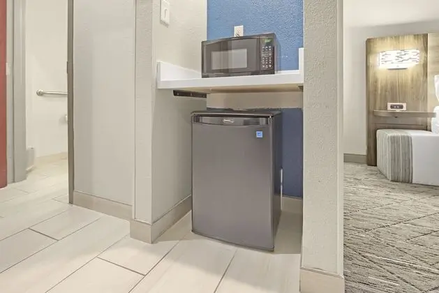 Standard Oda, 1 En Büyük (King) Boy Yatak, Engellilere Uygun (Comm, Accessible Tub)