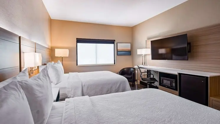 Standard Oda, 2 Büyük (Queen) Boy Yatak, Engellilere Uygun, Buzdolabı ve Mikrodalga (Pet Friendly)