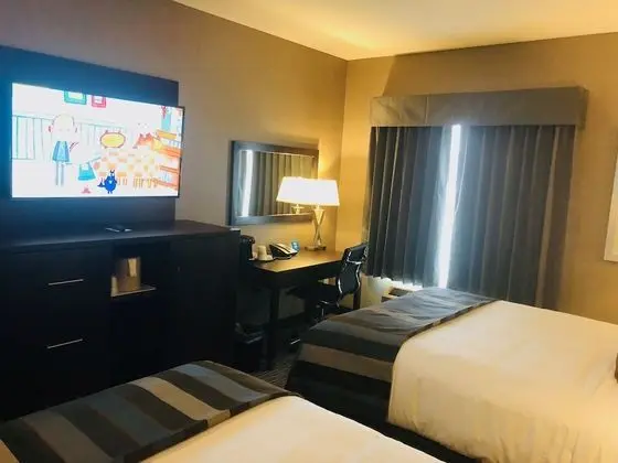 Oda, 2 Büyük (Queen) Boy Yatak, Sigara İçilmez, Şehir Manzaralı