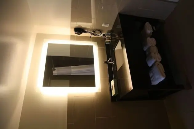 Oda, 2 Büyük (Queen) Boy Yatak