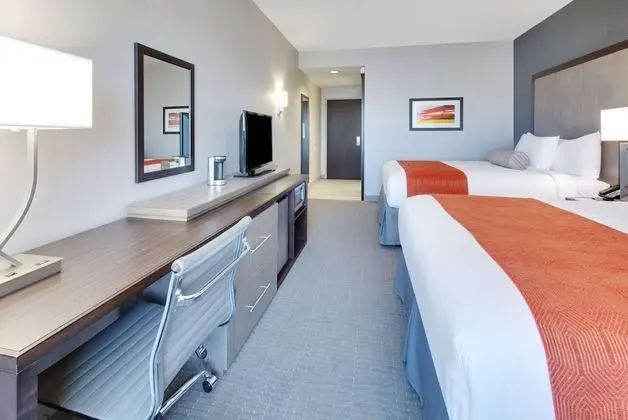 Oda, 2 Büyük (Queen) Boy Yatak, Engellilere Uygun, Sigara İçilmez (Mobility,Hearing,Roll-In Shower)