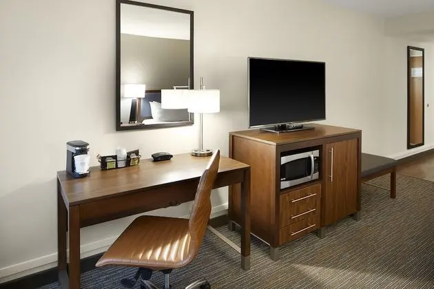 Deluxe Room, 2 Queen Beds, Mobility, Non Smoking