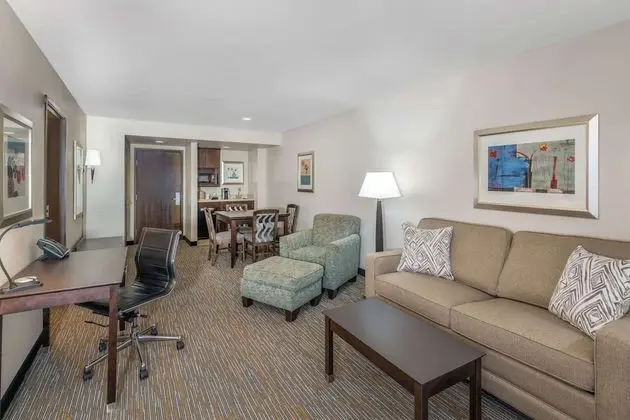 Junior Süit, 1 En Büyük (King) Boy Yatak, Sigara İçilmez