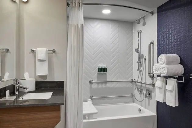 Oda, 1 En Büyük (King) Boy Yatak (Mobility Accessible, Tub)