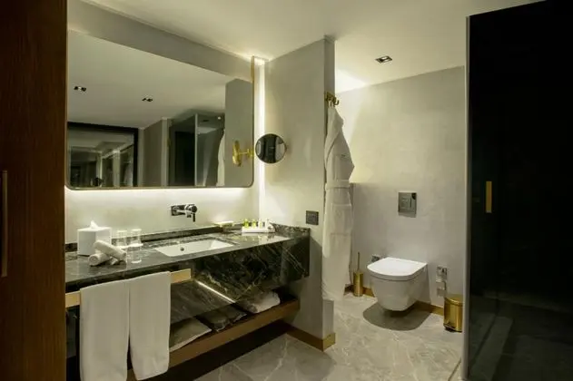 Executive Suite, Deniz Manzaralı, Jakuzili