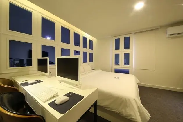 Premium Tek Büyük Yataklı Oda