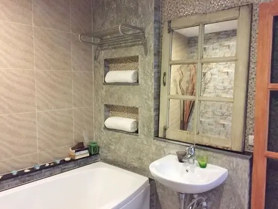 Deluxe Queen Bed (Beach Room)