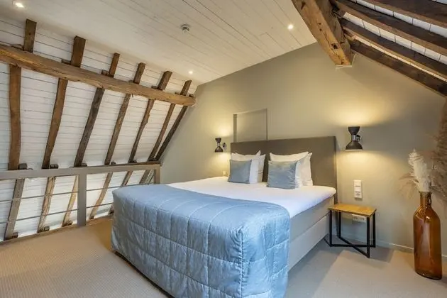 Signature Suite
