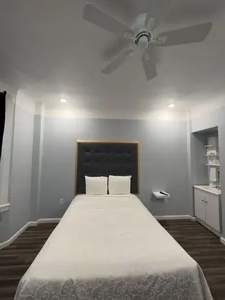 Deluxe Oda (with Shared Bathroom)