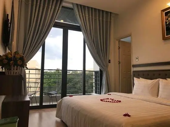 Tek Büyük veya İki Ayrı Yataklı Oda, Balkon, Nehir Manzaralı (Suite)