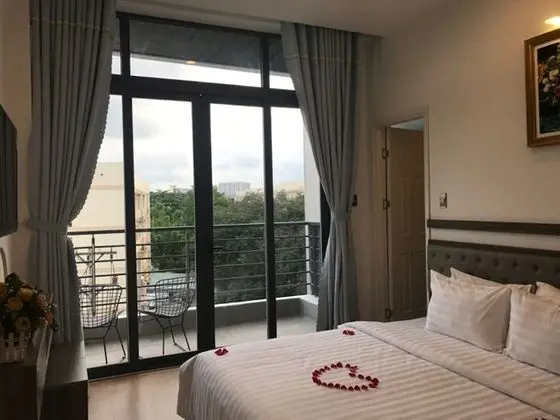Tek Büyük veya İki Ayrı Yataklı Oda, Balkon, Nehir Manzaralı (Suite)