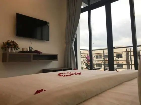 Tek Büyük veya İki Ayrı Yataklı Oda, Balkon, Nehir Manzaralı (Suite)