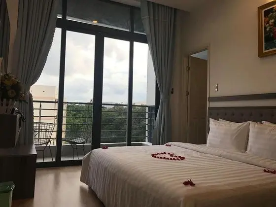 Tek Büyük veya İki Ayrı Yataklı Oda, Balkon, Nehir Manzaralı (Suite)