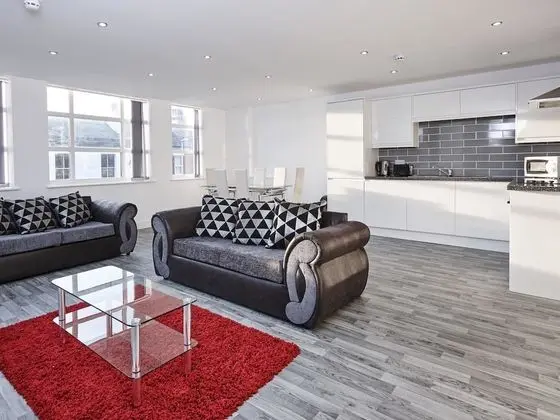 Carmine Suite, Winter Gardens 2 Beds Apartment