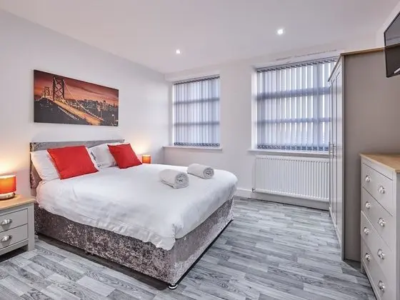 Scarlet Suite, Winter Gardens 1 Bed Apartment